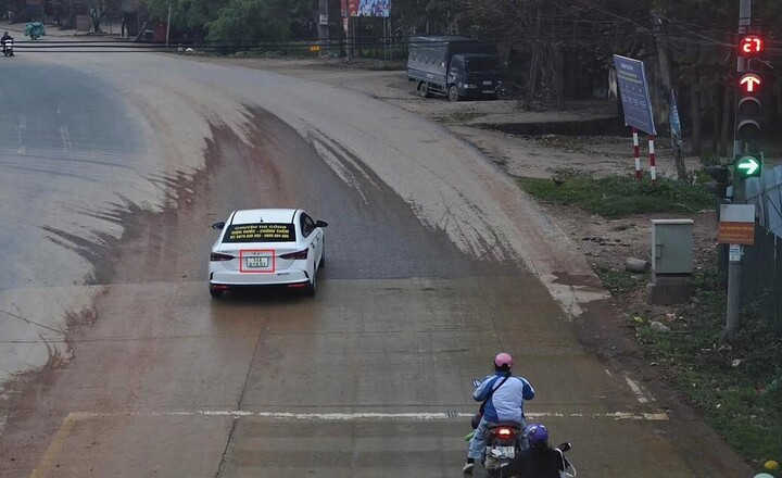 Bắc Ninh: 212 phương tiện bị phạt nguội trong tuần 7–13/3 1 Bắc Ninh: Phạt nguội ô tô vượt đèn đỏ (Nguồn: Công an Bắc Ninh)