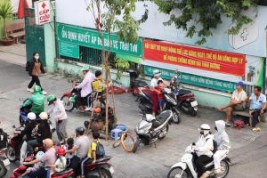 xe may leo via he dan den phat nguoi