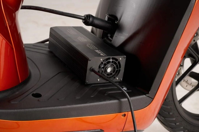 auto365vn nhung sai lam khi dung xe may dien mau he khien pin nhanh xuong cap 4jpg img 69ddba4a5f7bb1.91728552 auto365vn