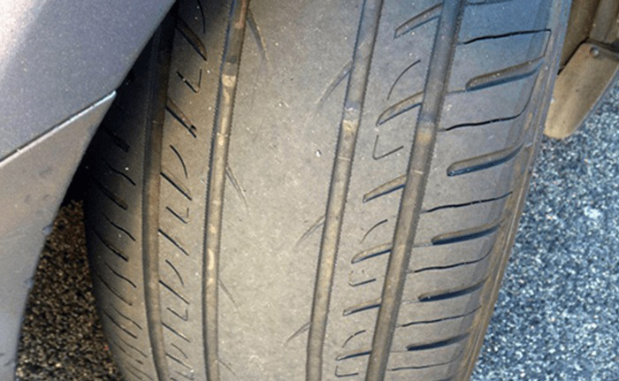 Sai lầm khiến ô tô dễ trượt nước và cách phòng tránh an toàn