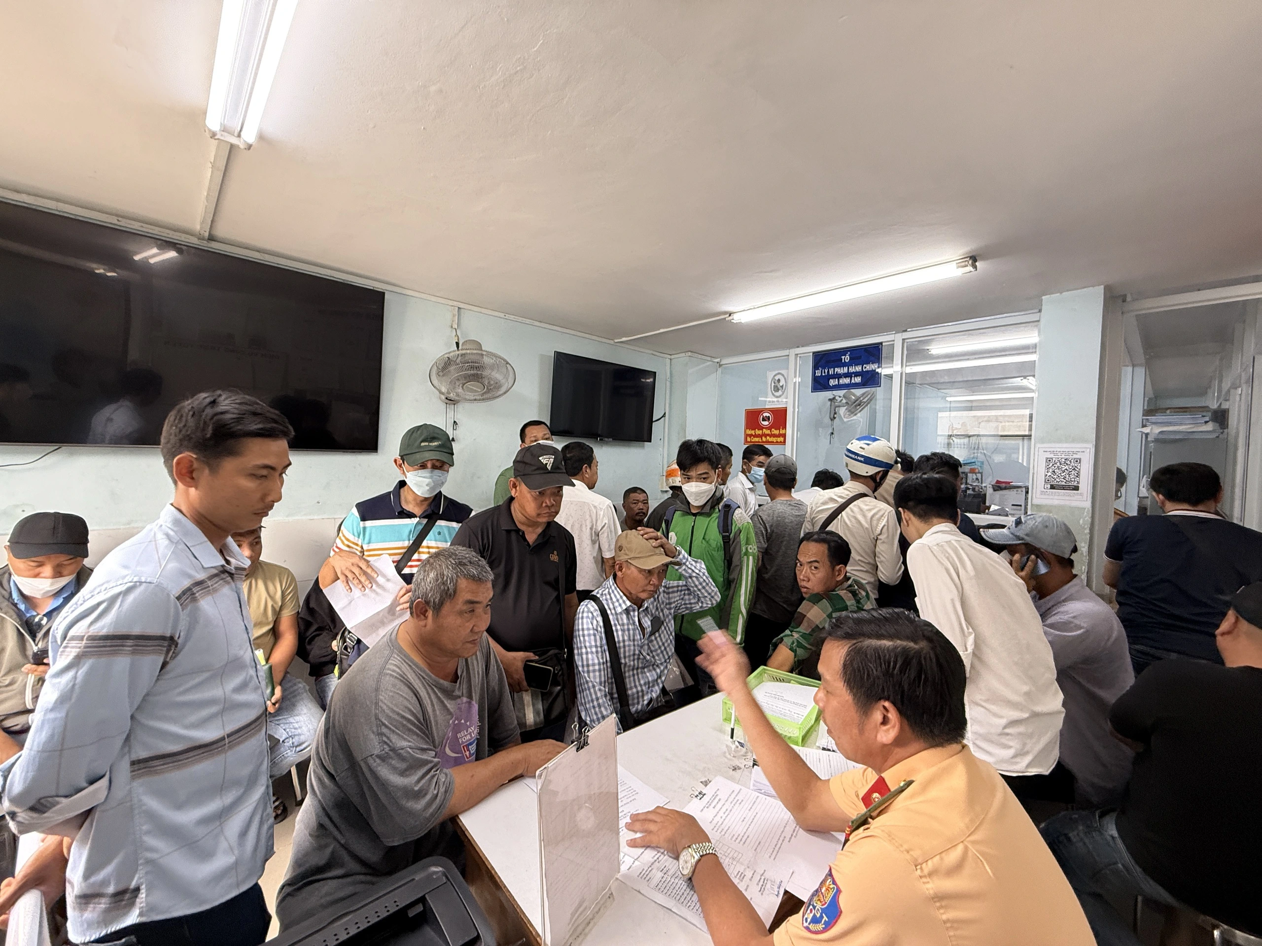 Hiện nay chủ xe có thể nộp phạt nguội thông qua nhiều cách khác nhau. 