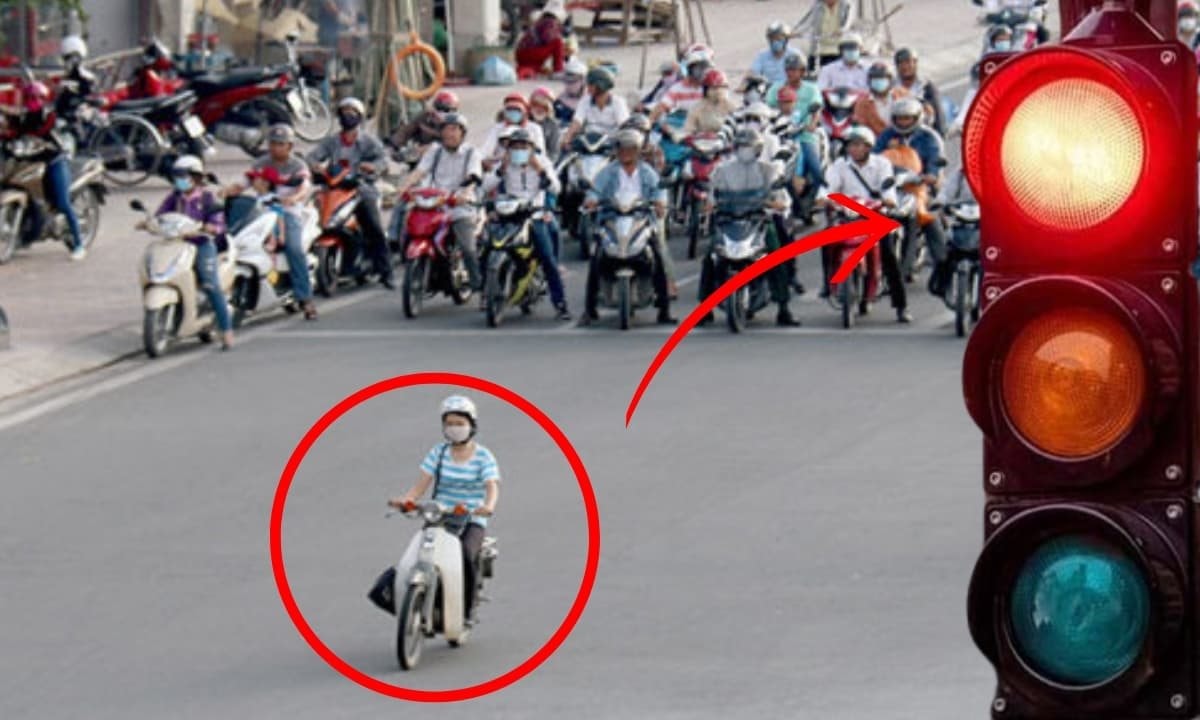 Xe máy bị phạt nguội lỗi vượt đèn đỏ