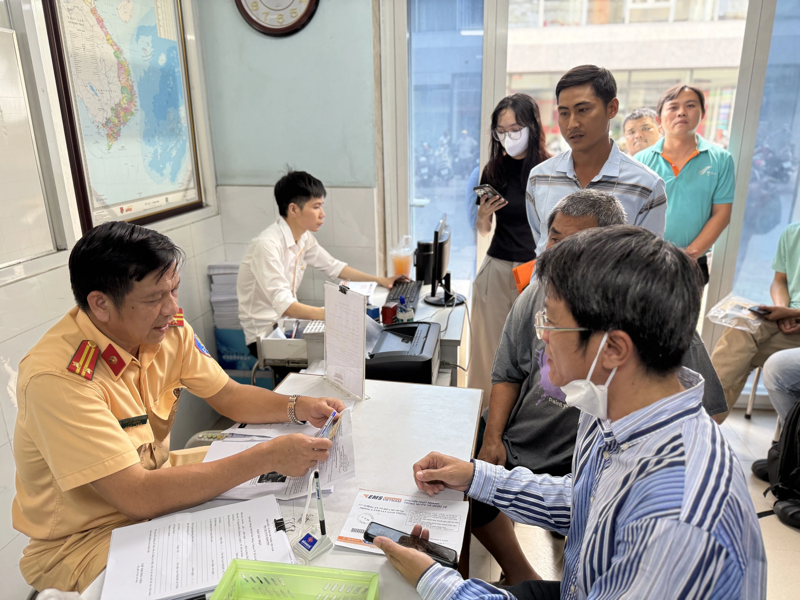 Hiện nay chủ phương tiện có thể nộp phạt nguội thông qua nhiều cách khác nhau. 