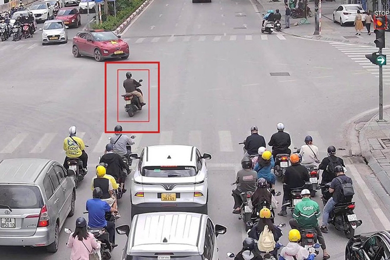 Xe máy bị phạt nguội lỗi không chấp hành hiệu lệnh của đèn tín hiệu giao thông