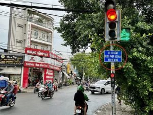 Đèn đỏ có được rẽ phải không? Những trường hợp được phép và mức phạt cần biết