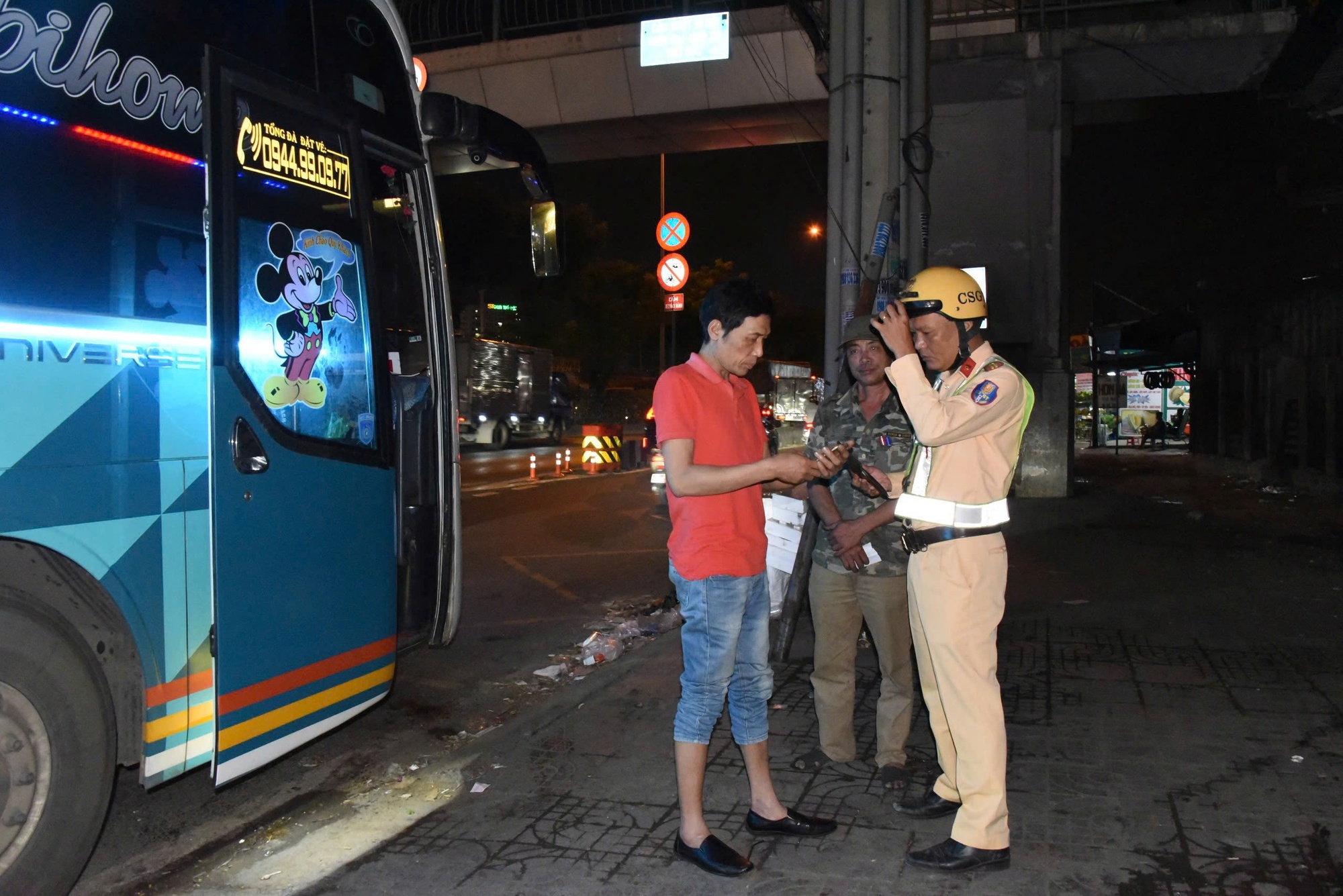 TP.HCM tăng cường phạt nguội xe dù, bến cóc dịp lễ 30/4 và 1/5