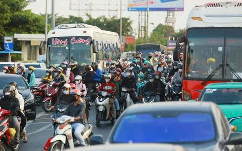 TP.HCM tăng cường phạt nguội xe dù, bến cóc dịp lễ 30/4 và 1/5