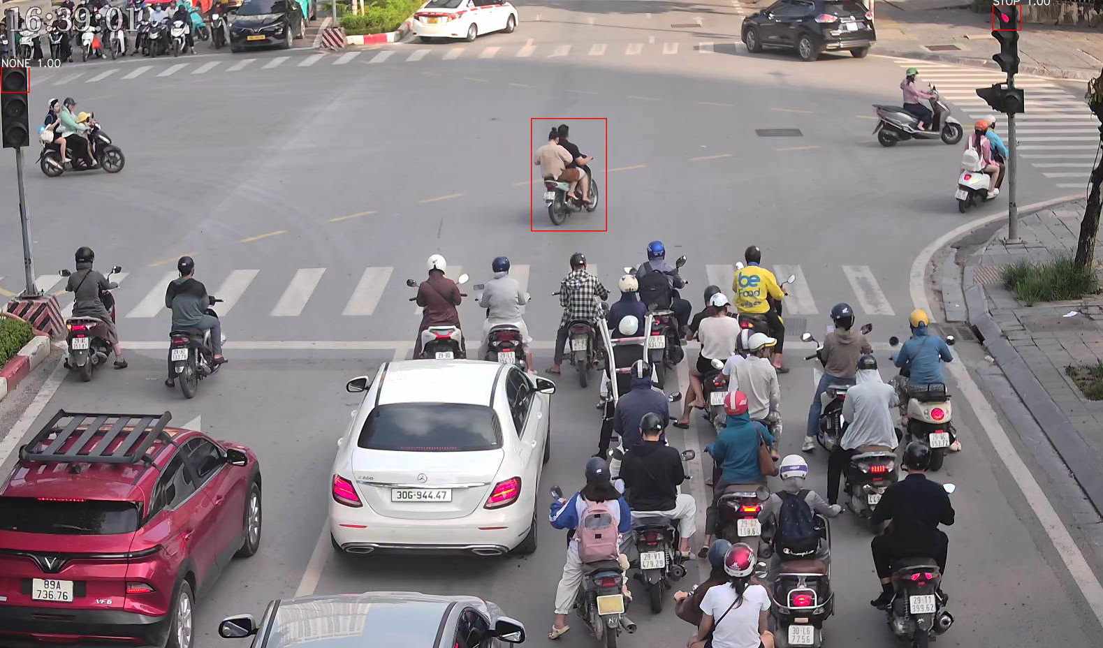 Camera AI phát hiện 69 trường hợp vi phạm giao thông tại Hà Nội trong hai ngày (10-11/6)