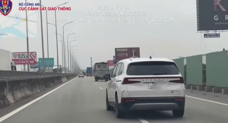 Hàng loạt tài xế bị phạt nguội vì chuyển làn không bật xi-nhan trên cao tốc TP.HCM – Long Thành – Dầu Giây